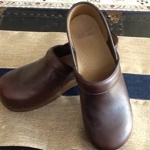 Dansko Shoes. Brown. New
